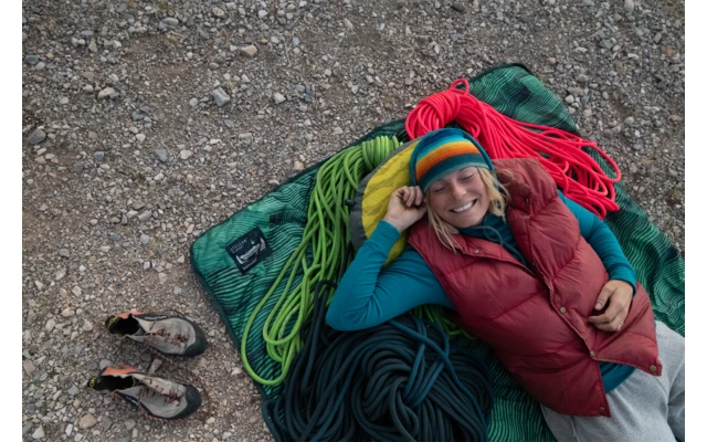 Therm-a-Rest Stellar Blanket Campingdecke Space Case Print 6 Therm-a-Rest Stellar Blanket Campingdecke Space Case Print – Bild 4